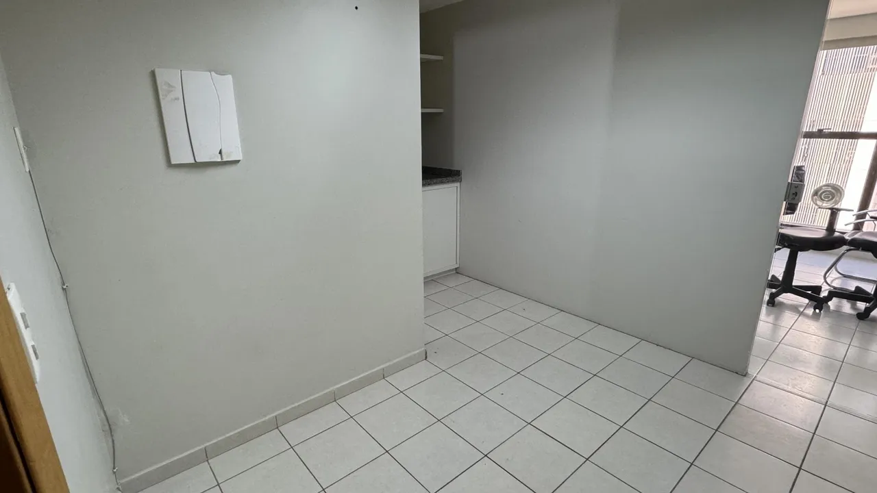 Vendo excelente sala, 27m2, com divisória de vidro, Asa Sul, Setor de Autarquias Asa Sul -