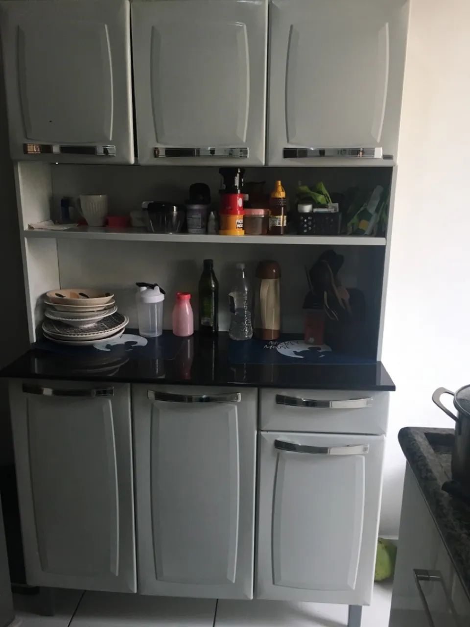 Armário de cozinha branco com 3 portas