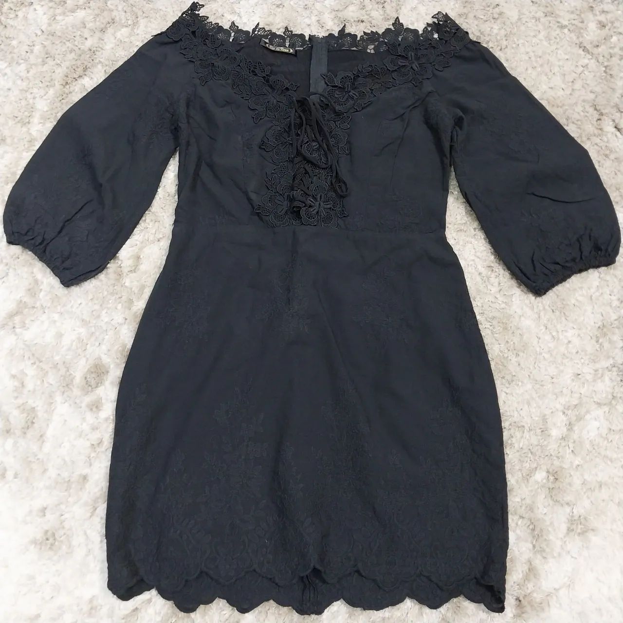 Vestido preto com renda