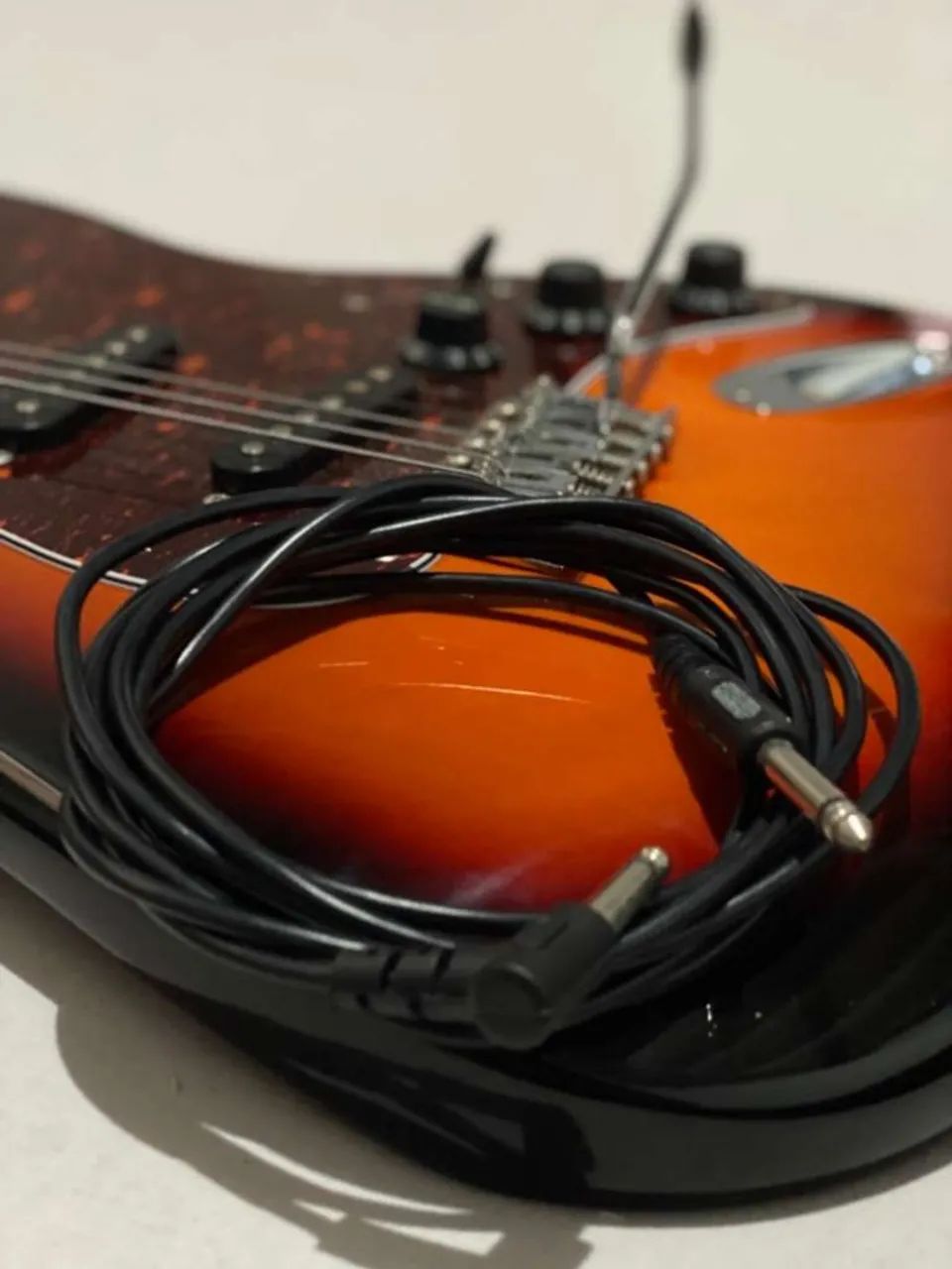 Guitarra Giannini G-100 seminova + acessórios (capotraste, correia, palhetas) - Foto 6