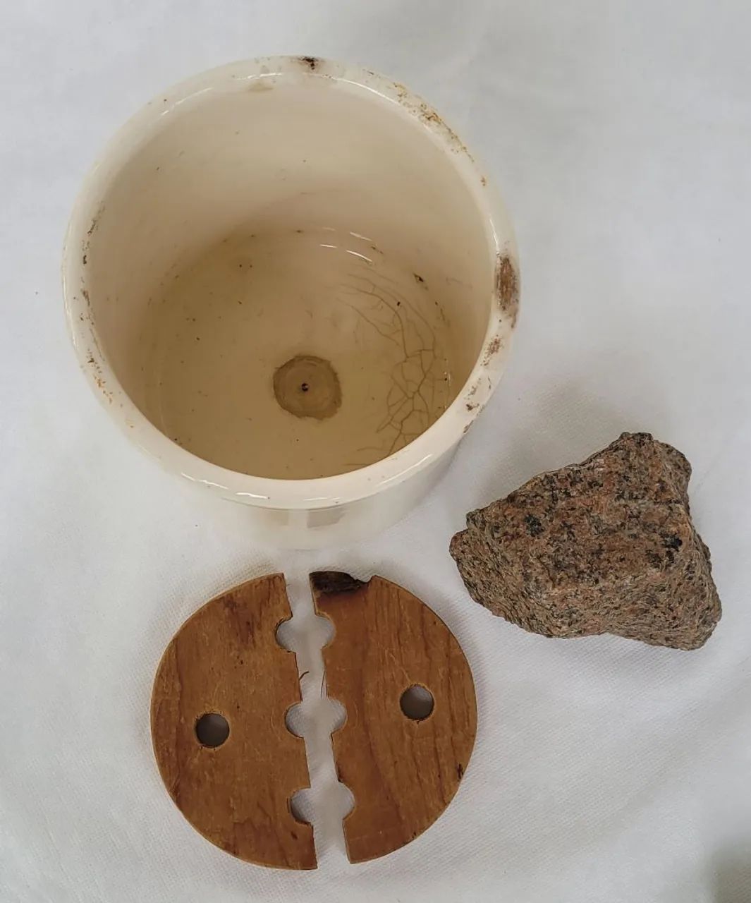 Raridade: kit pote cerâmico, tampa madeira e pedra granito para fazer chucrute - Foto 2