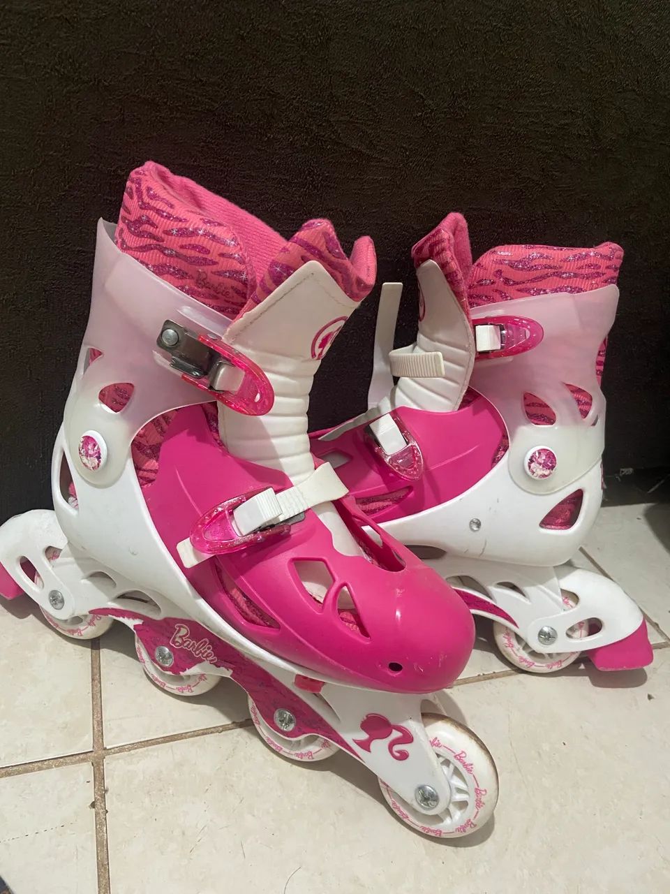 Patins Barbie 4 rodas Usado  - Foto 2