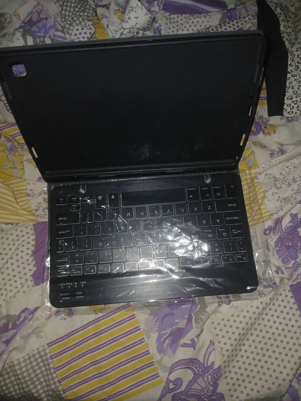 Keyboard and case for tablet64520766799875121