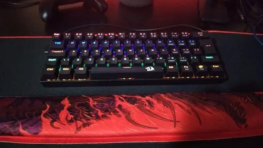 Redragon TECLADO GAMER MECANICO LAKSHMI RAINBOW PRETO SWITCH MARROM ABNT2