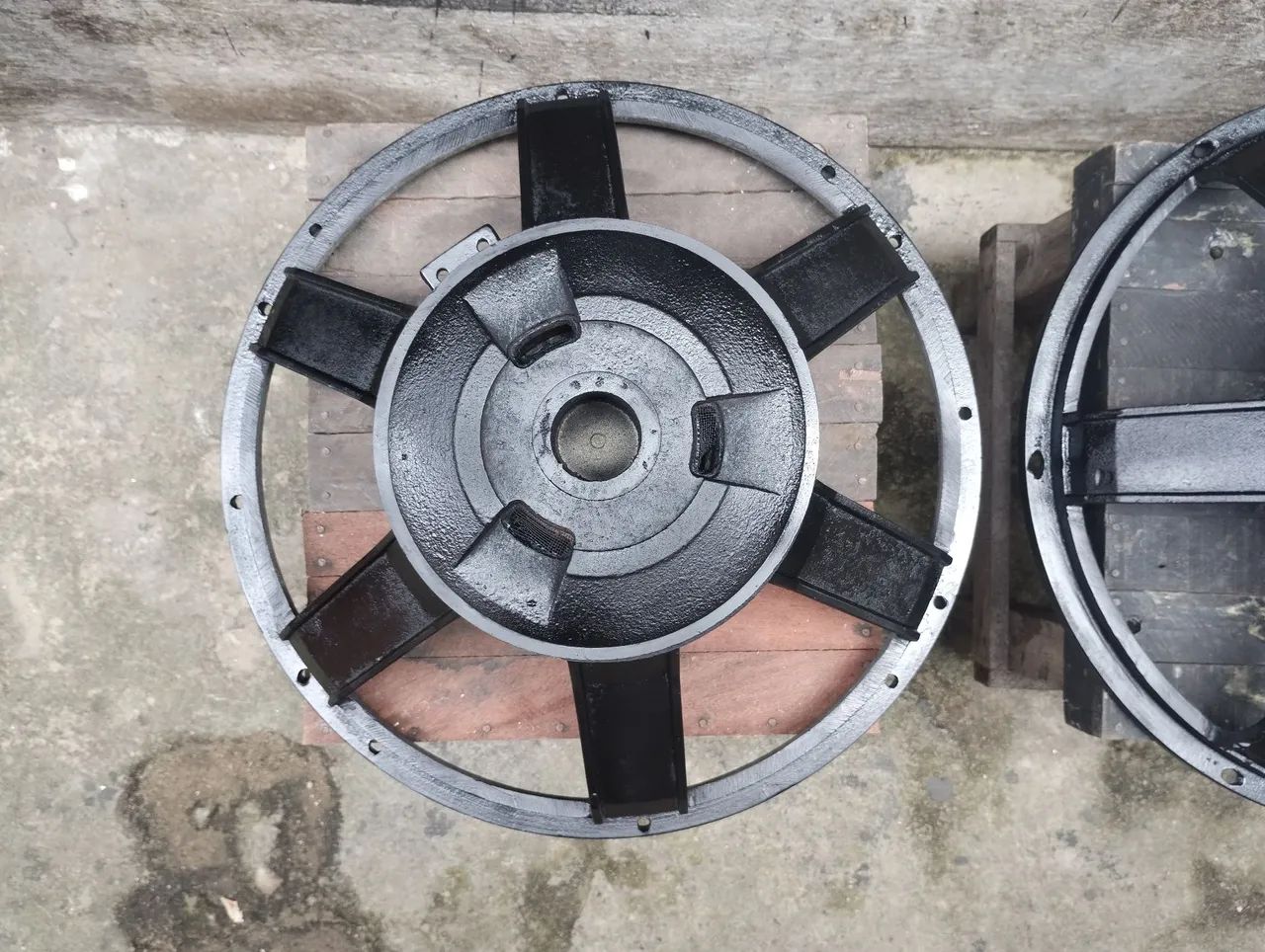 1049　オーダー Estou vendendo quatro carcaça de alumínio alto falante 18