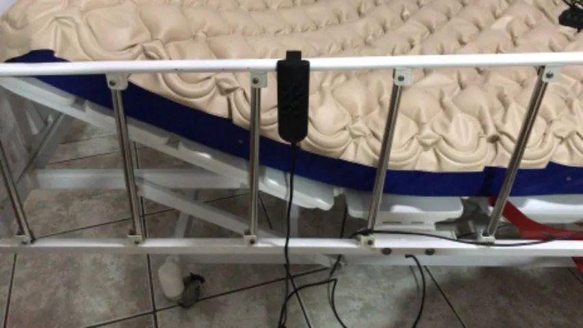 cama hospitalar semi nova com controle remoto 3 posições  - Foto 3