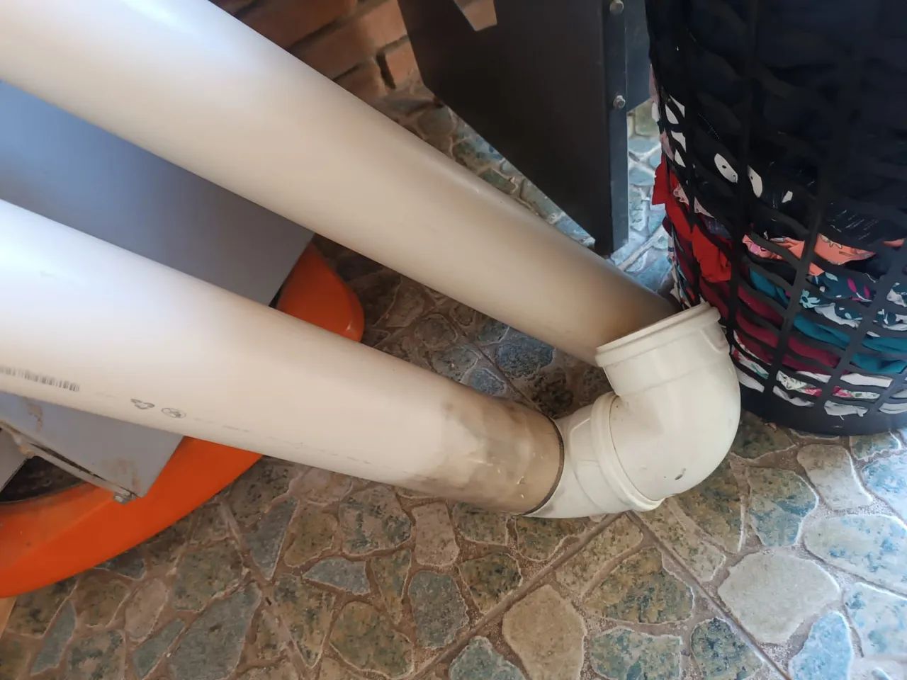 Large pipes.65137996481538121