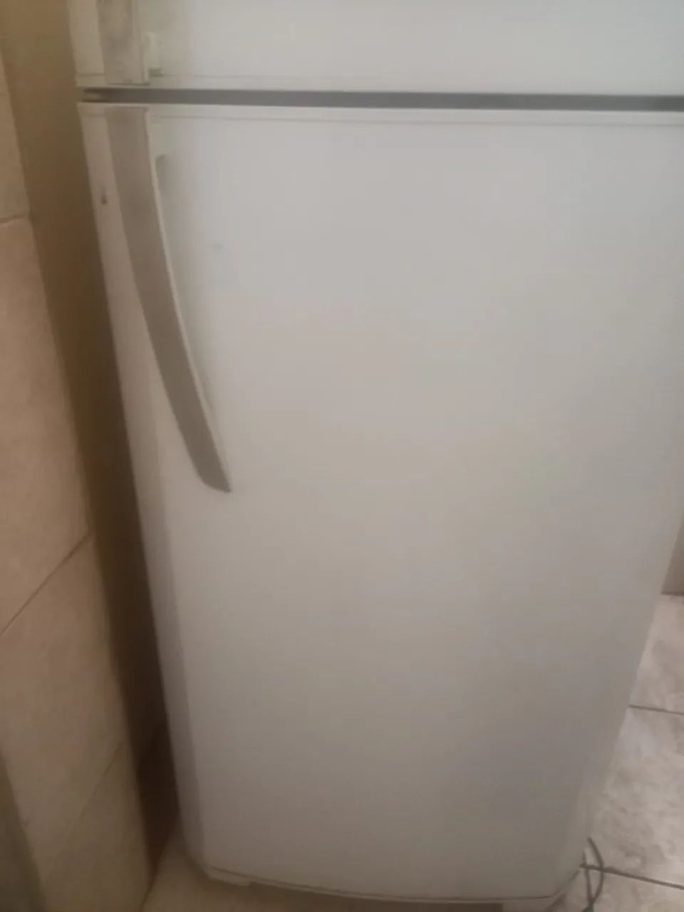Geladeira Continental branca, em ótimo estado, mas estava gelando só em cima. - Foto 2