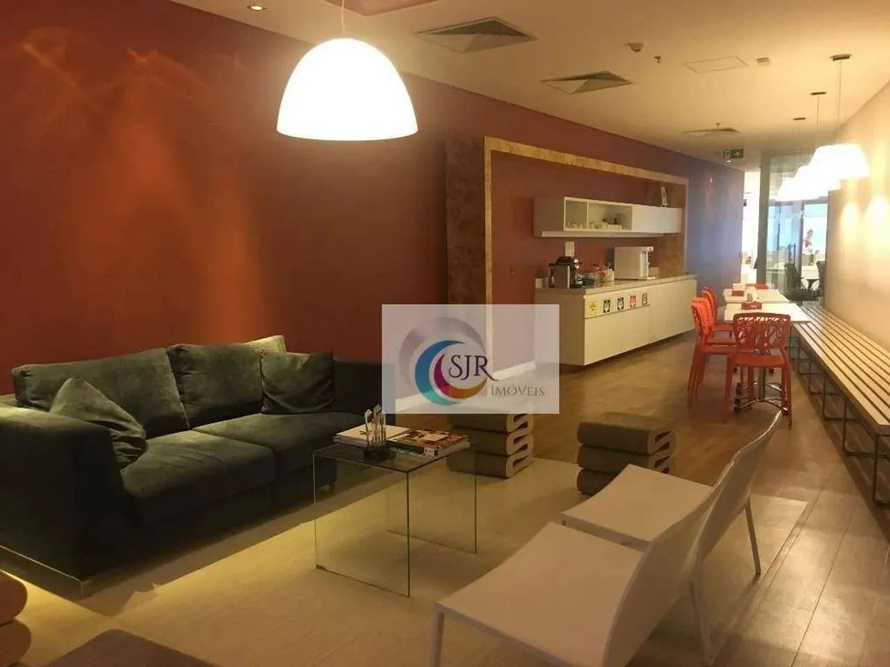 Sala comercial de 589,00m² com 15 vagas de garagem. MOBILIADO Edifício com gerador para ár - Foto 2