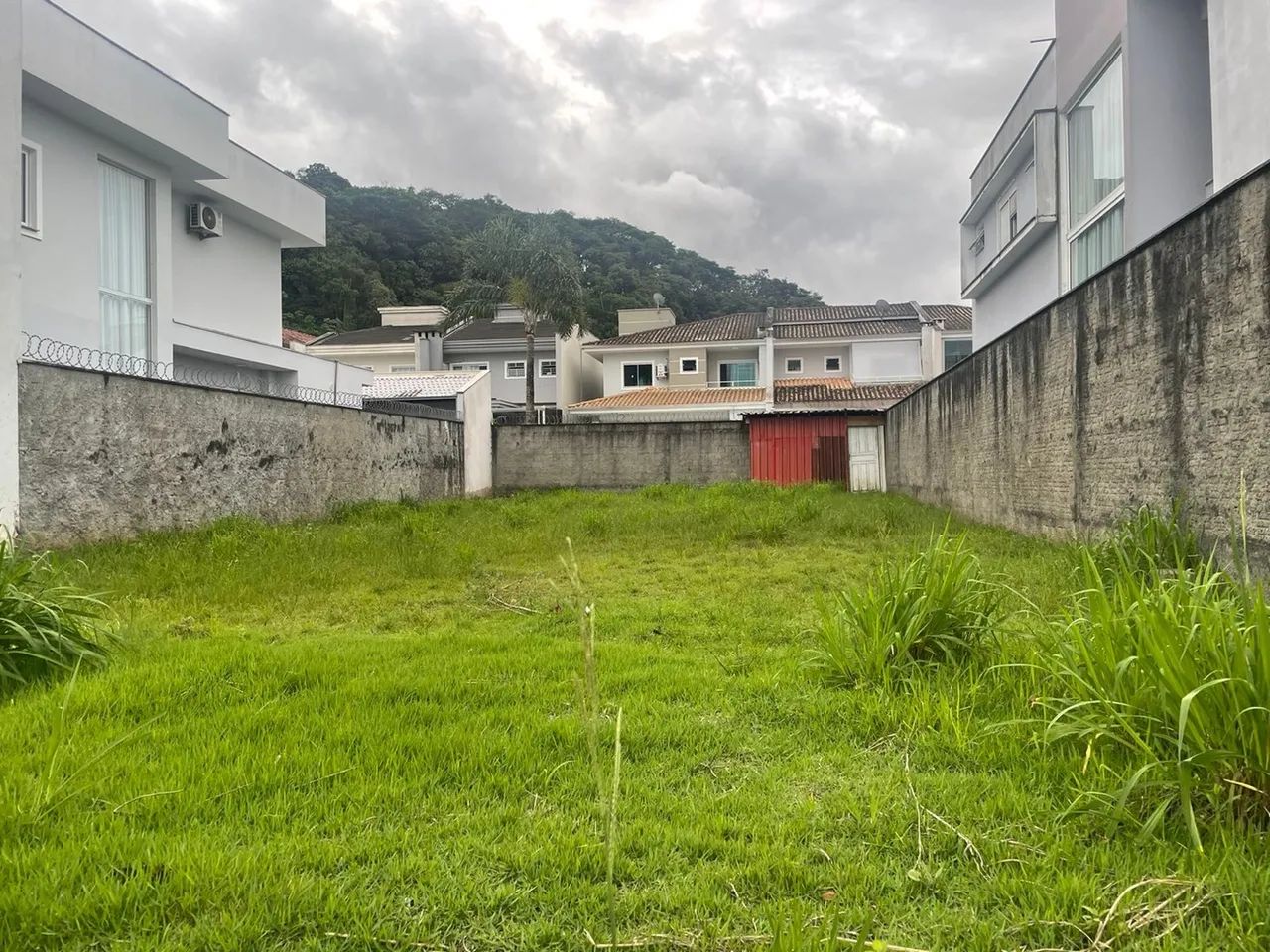 Terreno 12 x 30 plano +- 80 cm acima do nível da Rua