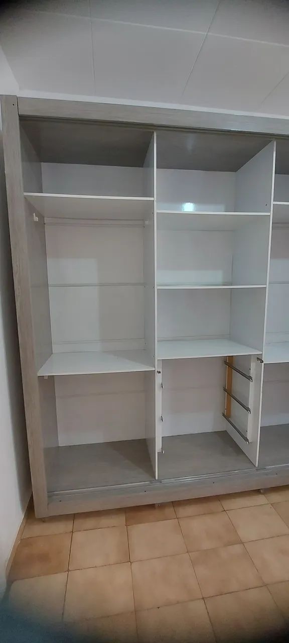 Guarda-Roupa Moderno com Espelho - Foto 3