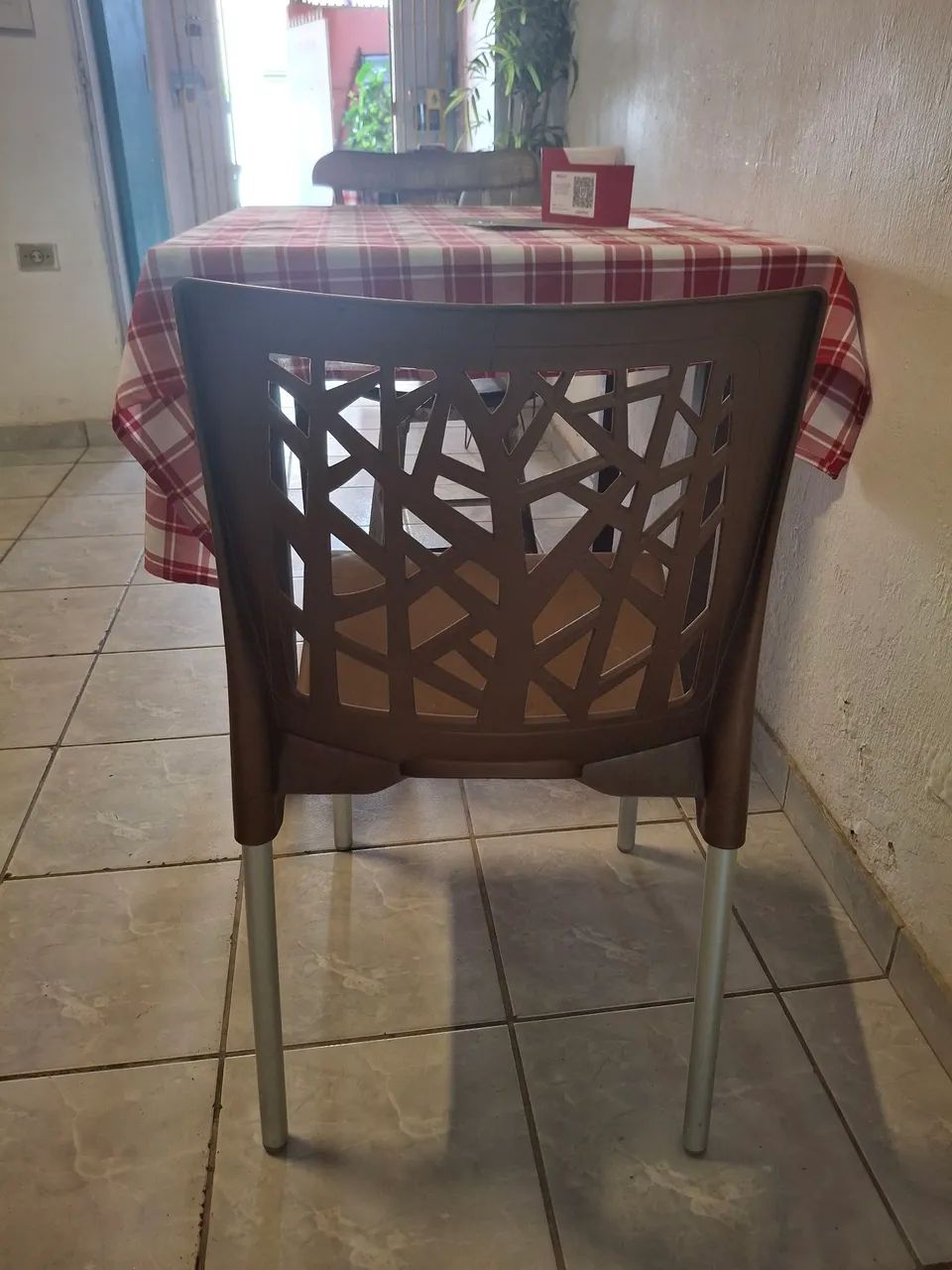 Cadeira em polipropileno com pernas de alumínio  - Foto 2