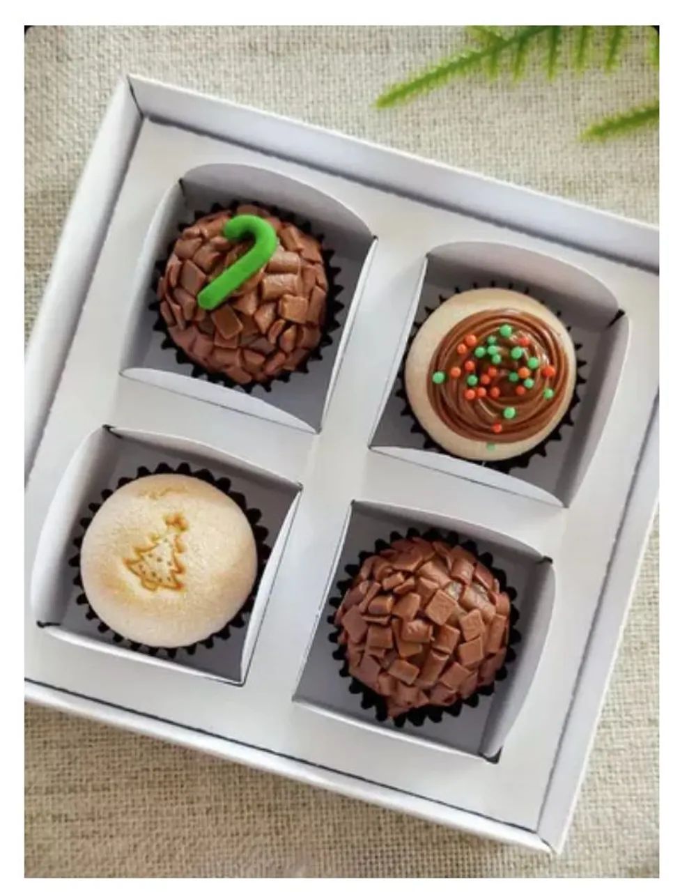 Caixinha lembrancinha 4 bombom, brigadeiro ou doces finos  - Foto 5
