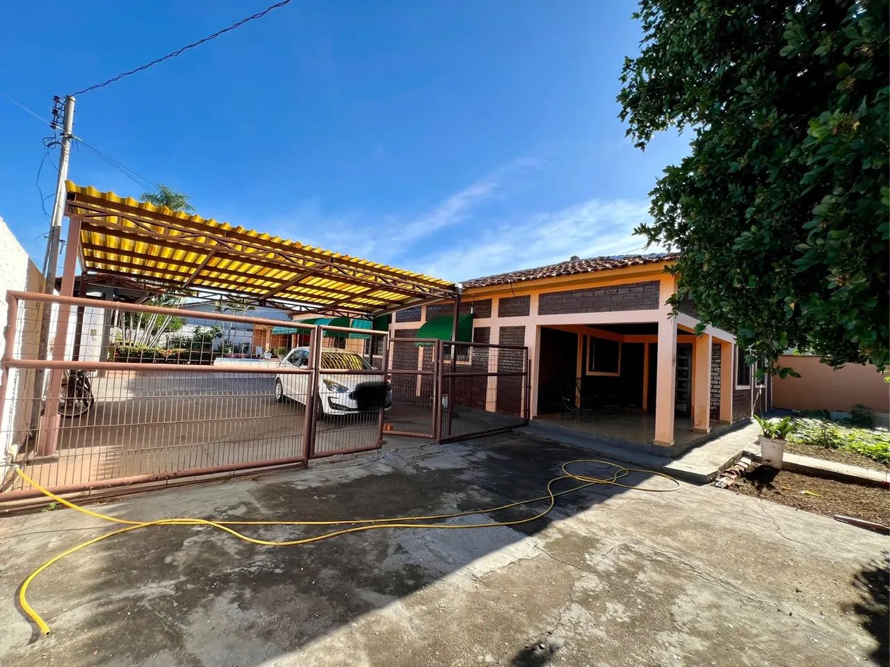 Vende-se ampla casa no Centro de Várzea Grande MT - Foto 5