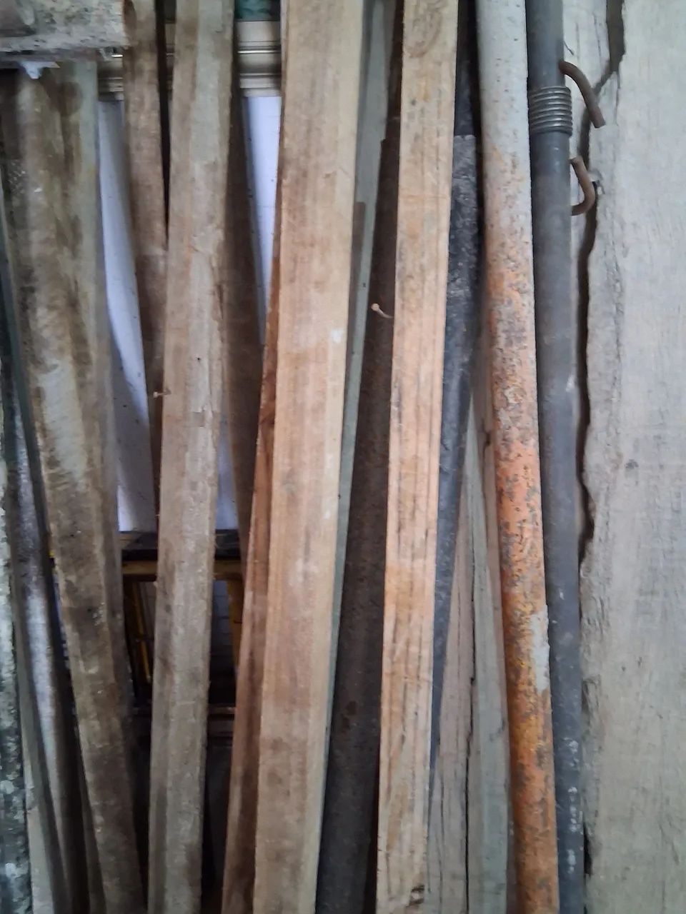 Andaimes, escoras, tábuas, barrete r$5,00 betoneira e etc. - Foto 3