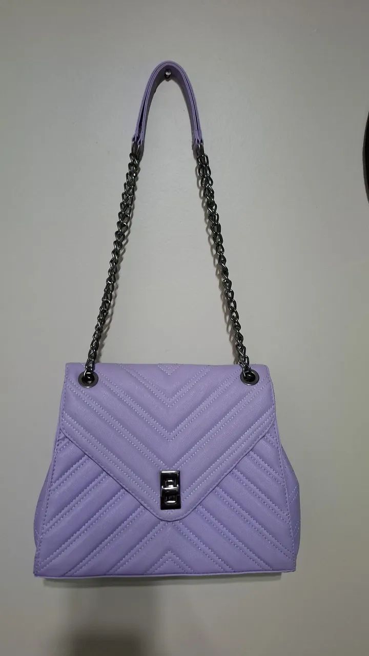 Bolsa de Ombro Lilás com Corrente