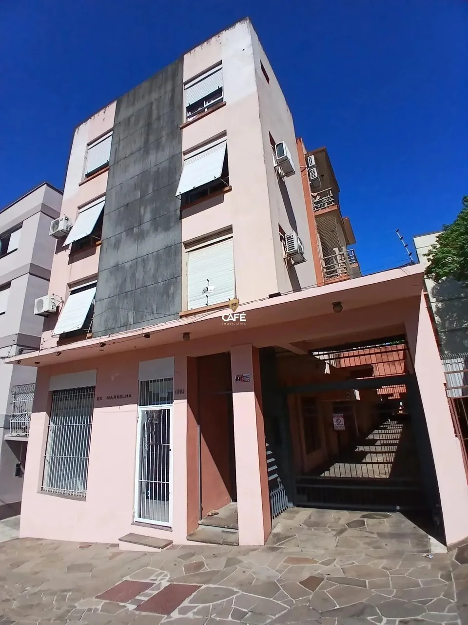 Apartamento Central Térreo De 1 Dormitório, Sala De Estar, Banheiro Social e Coz