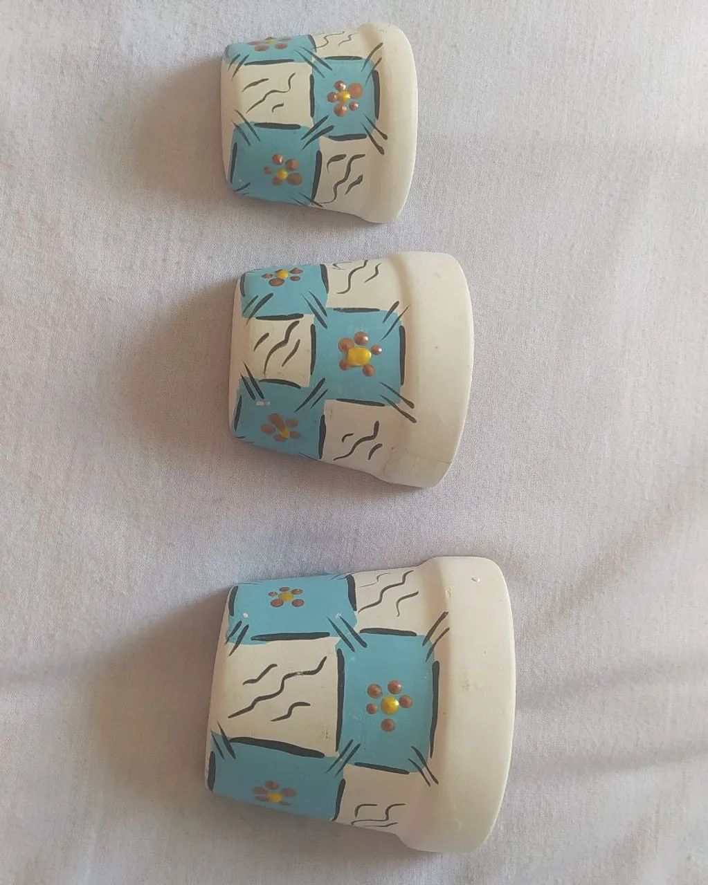 Kit 3 vasinhos artesanais em cerâmica - Bibelôs. - Foto 5