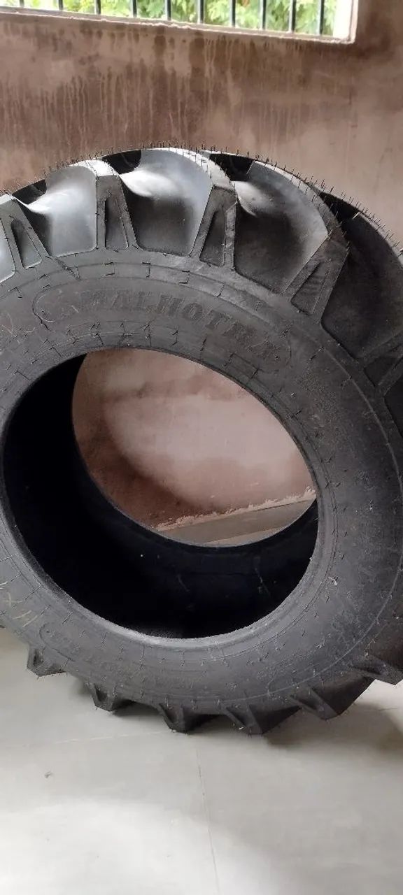 Pneu de Trator Malhotra 18x4x30x12 lonas estão duplados 