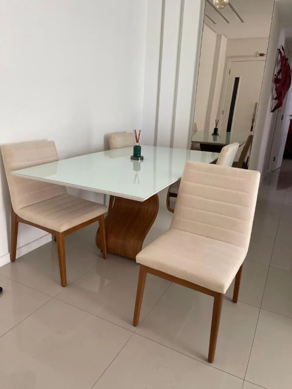 Mesa de jantar + 04 cadeiras - Foto 3