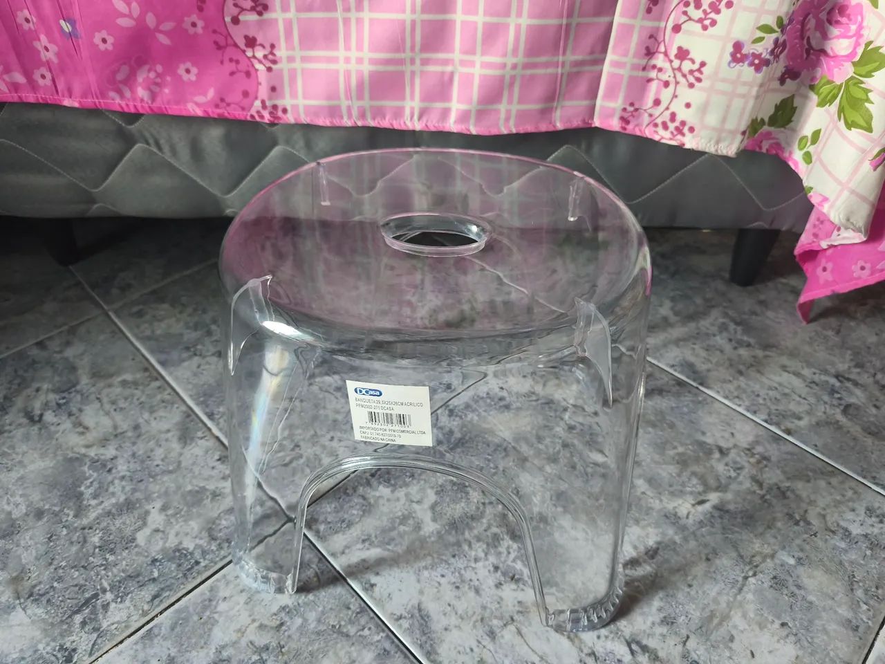 Banquinho de Acrílico Transparente - Moderno e Versátil - Foto 4