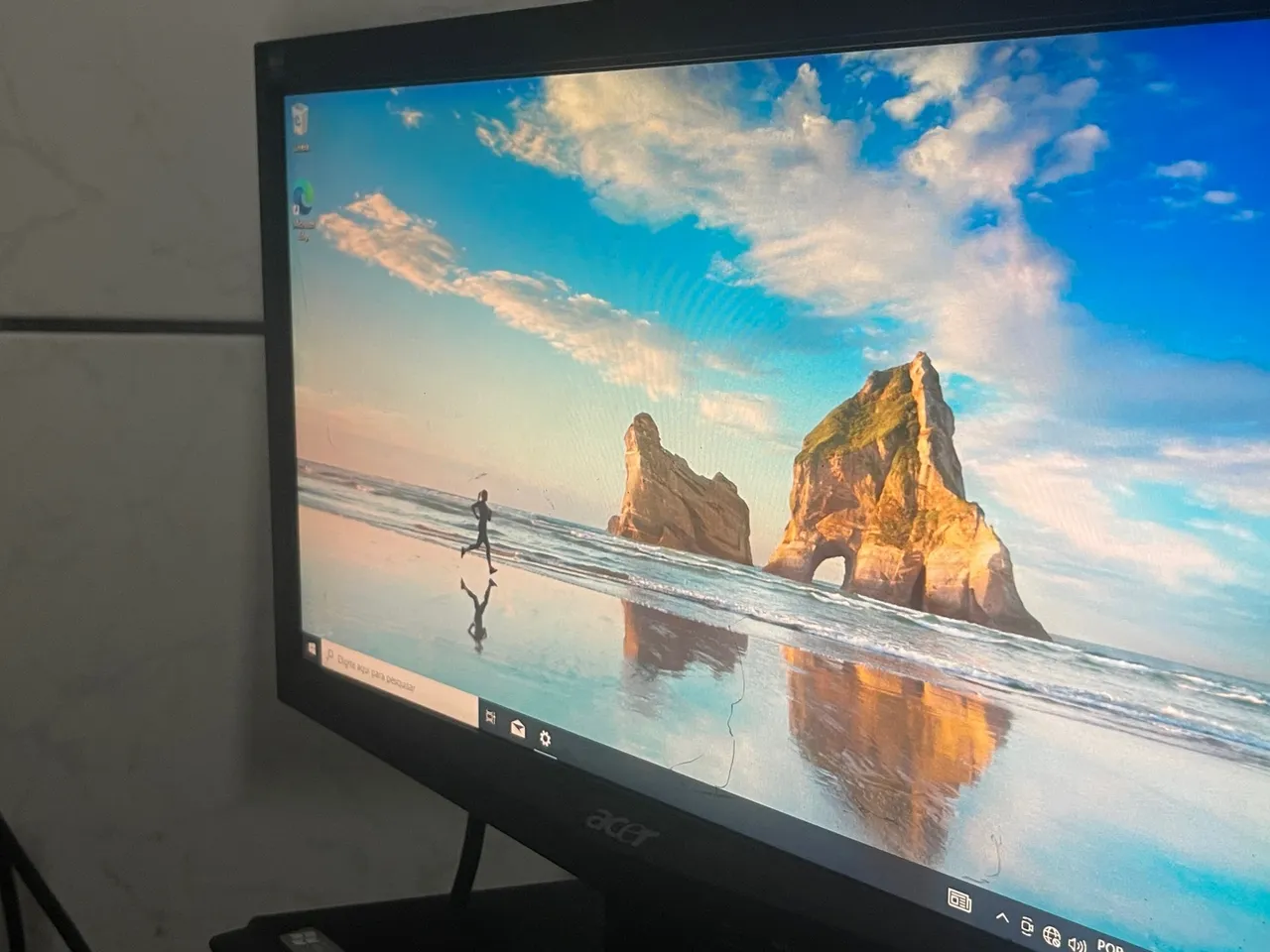 Monitor Acer LCD 16 polegadas s/manchas s/ linhas tifo bom