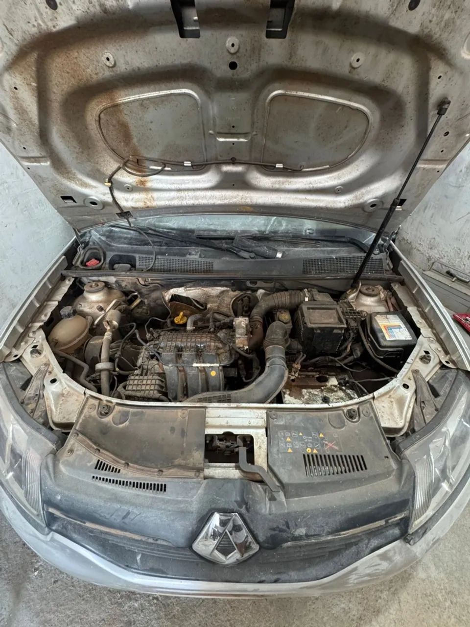 Sucata Renault Sandero 3 cilindros para retirada de peças  - Foto 2