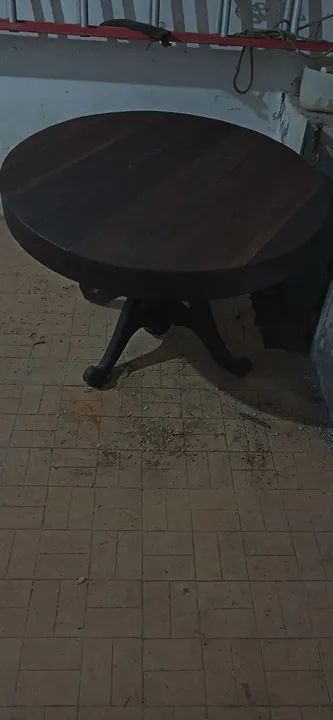 Mesa de madeira maciça