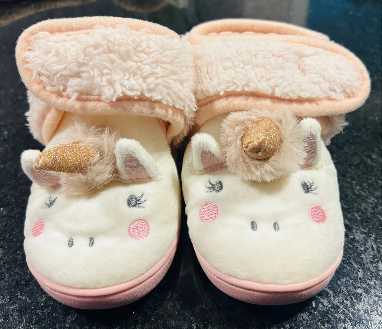 Pantufas de unicórnio tamanho 23/24