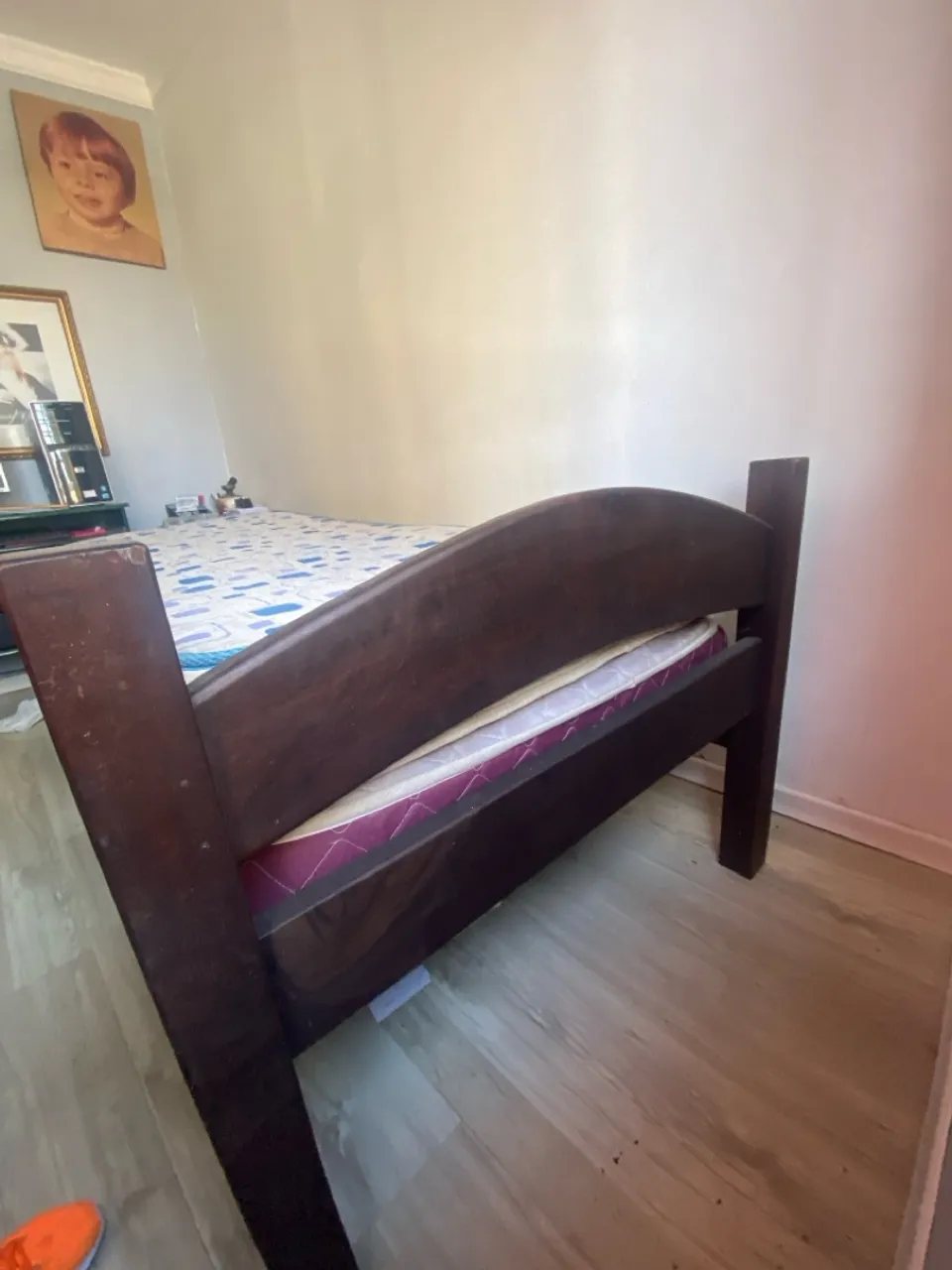 Cama de Madeira Maciça com Colchão