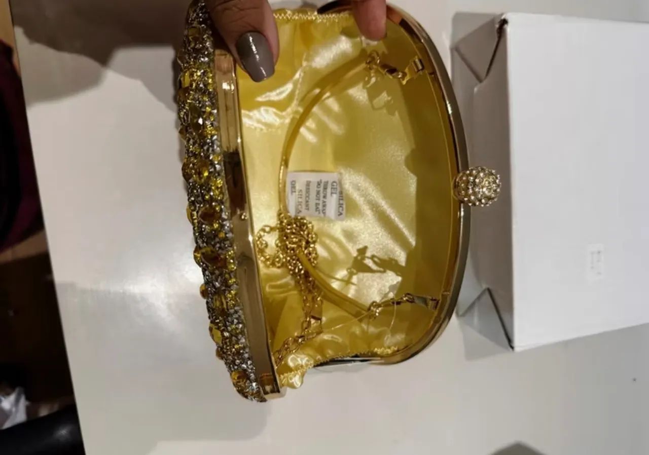 Bolsa dourada com pedrarias - Foto 3