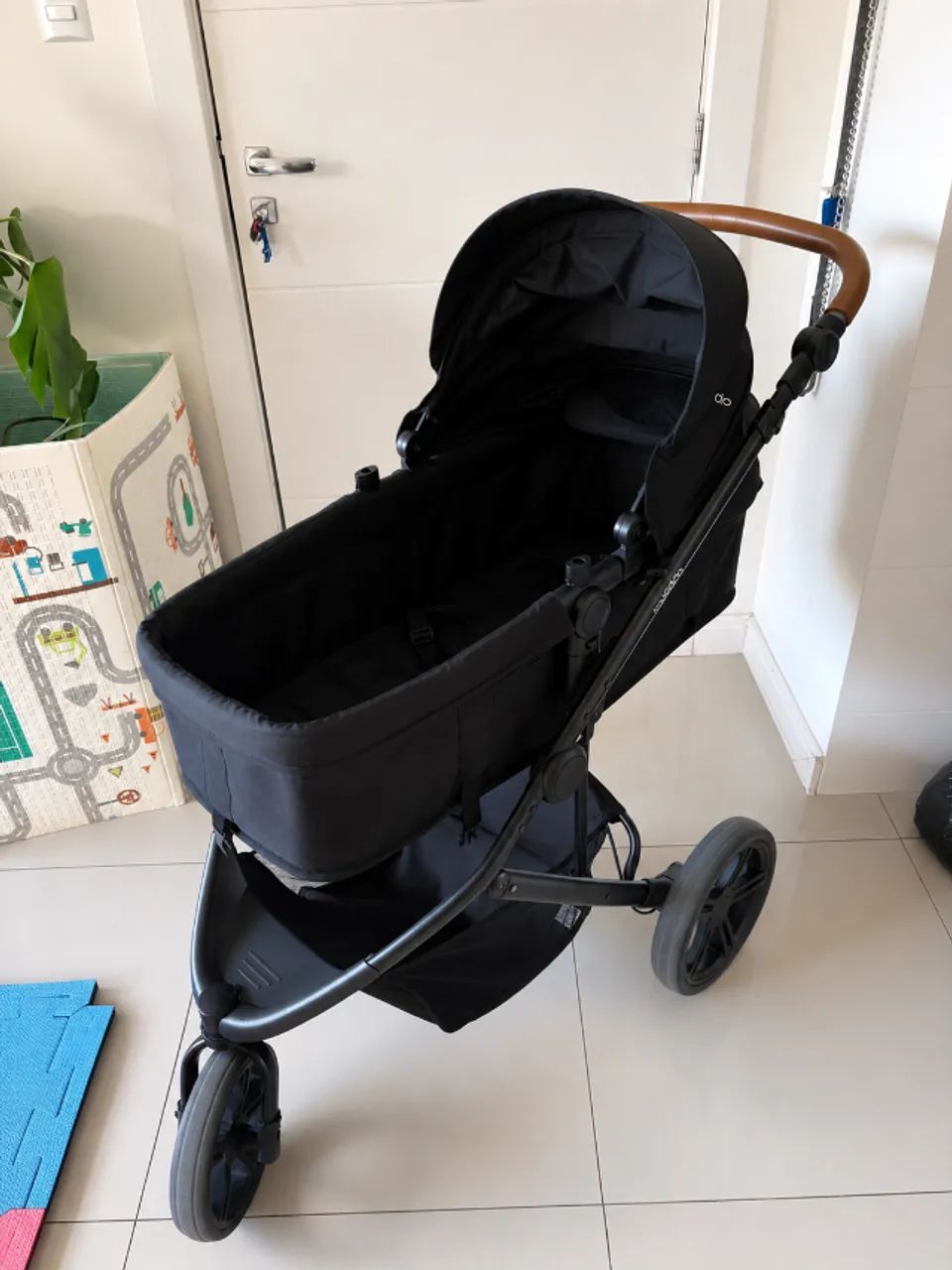 carrinho de bebê kiddo com moisés preto, 3 rodas
