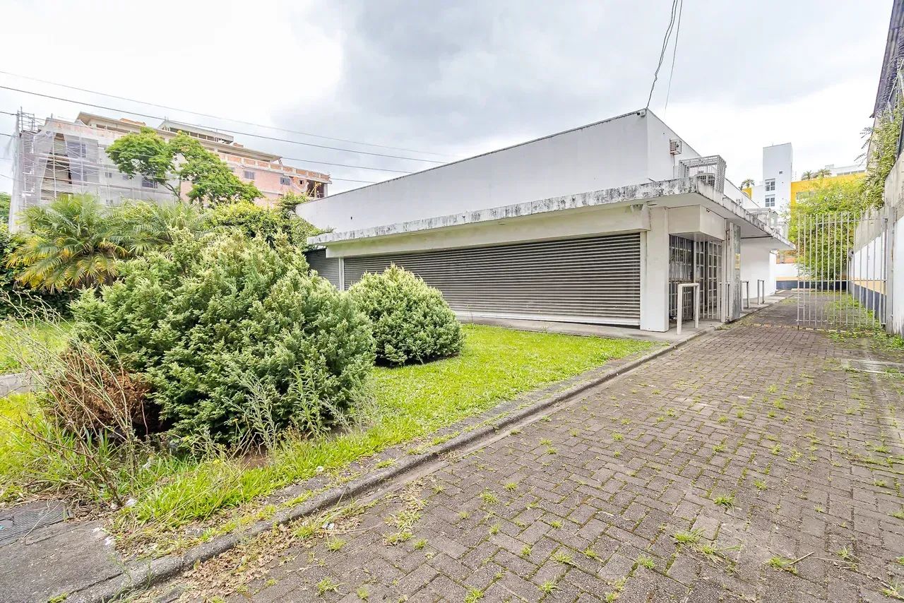 Terreno com 890m². Prado Velho - Curitiba.