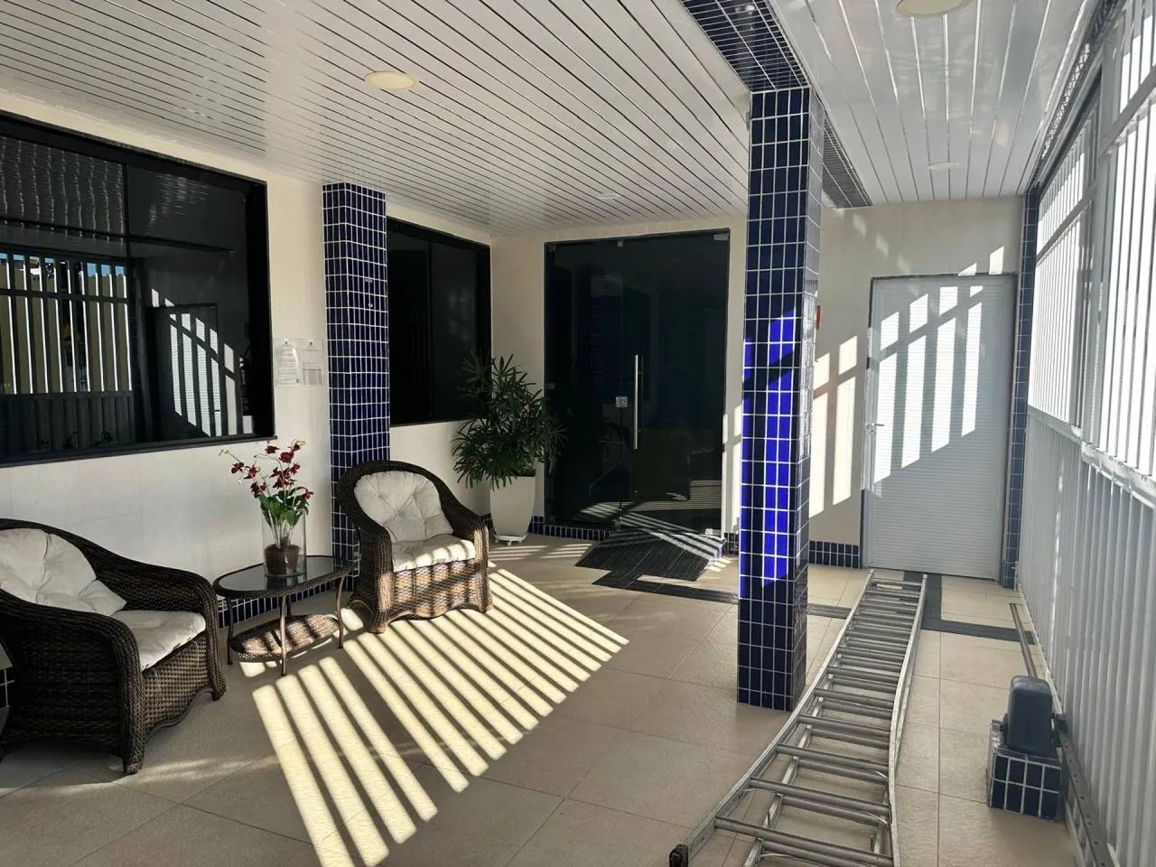 CASA DUPLEX COM ÁREA COMERCIAL NA LUZIA - Foto 3