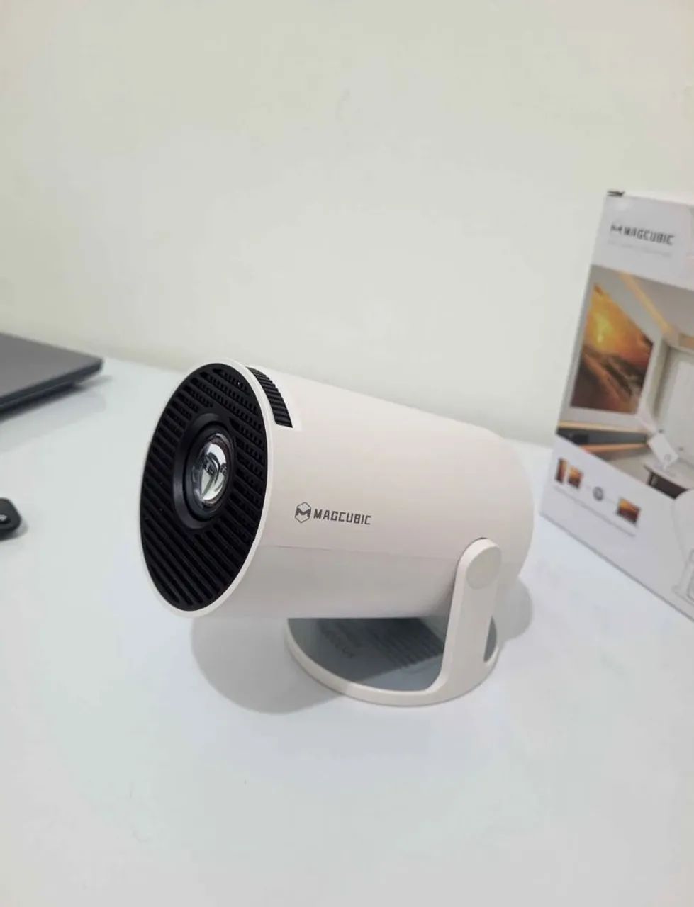 Projetor Hy300 pro original Magcubic novo tenha um cinema em casa 