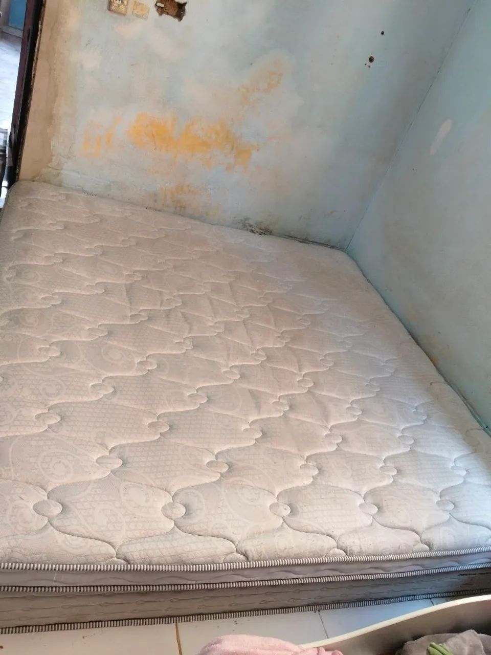 Vendo colchão super King confort 