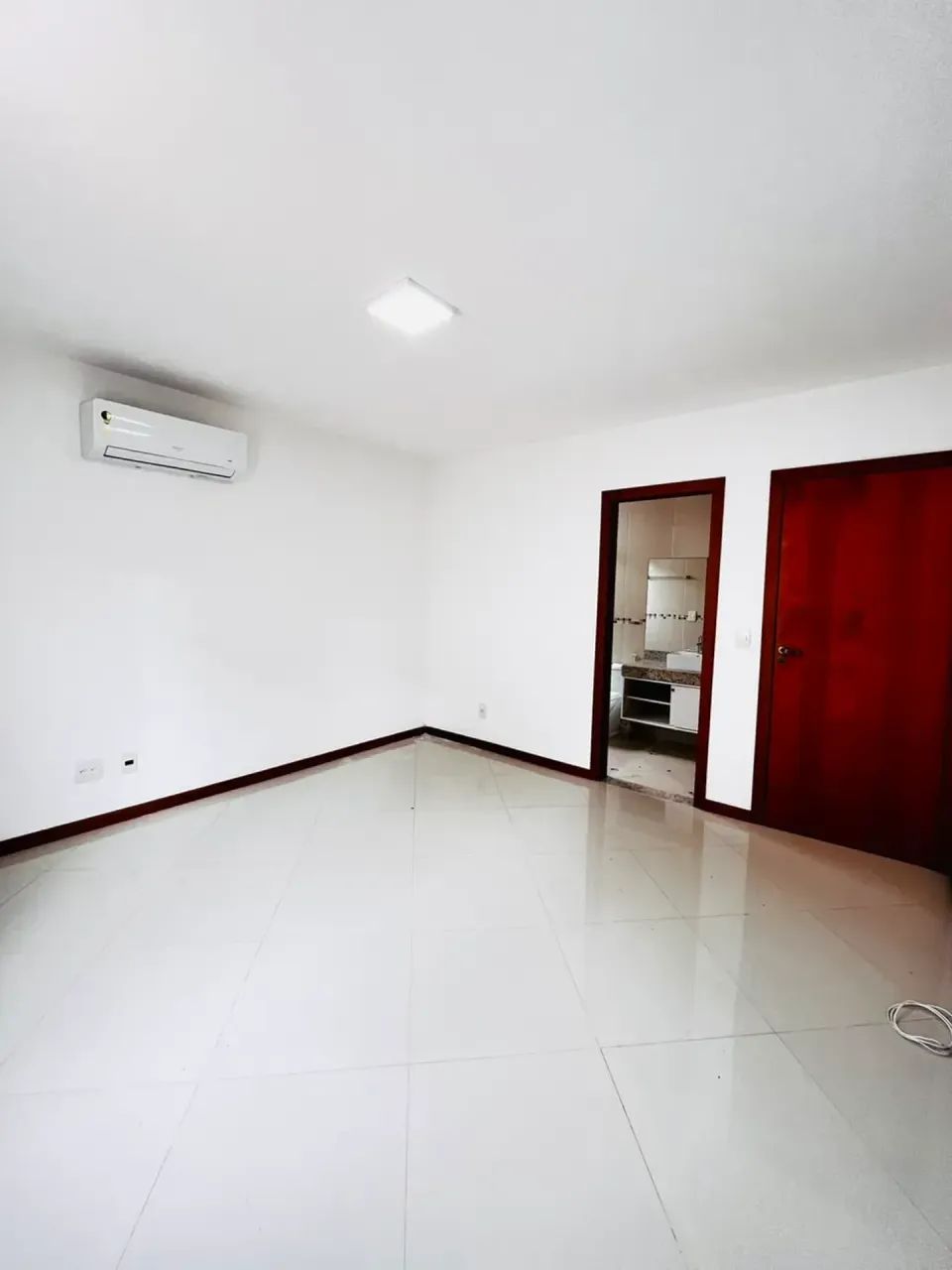 Vale dos Cristais. Ótima casa com 4 quartos(sendo 2 suítes), doc ok. - Foto 3