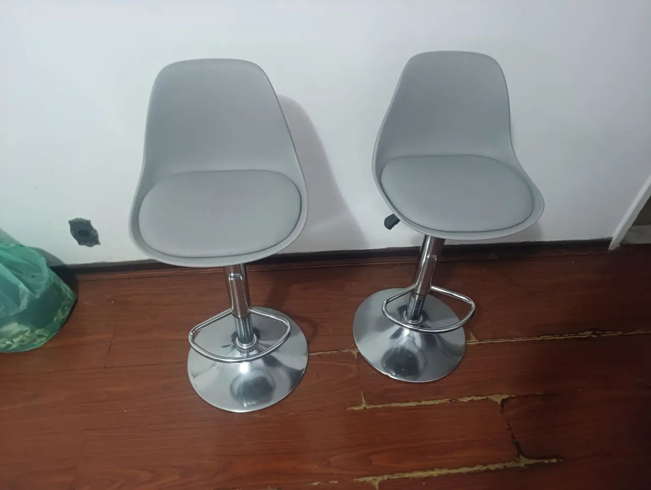 Cadeiras / Banquetas - Foto 4