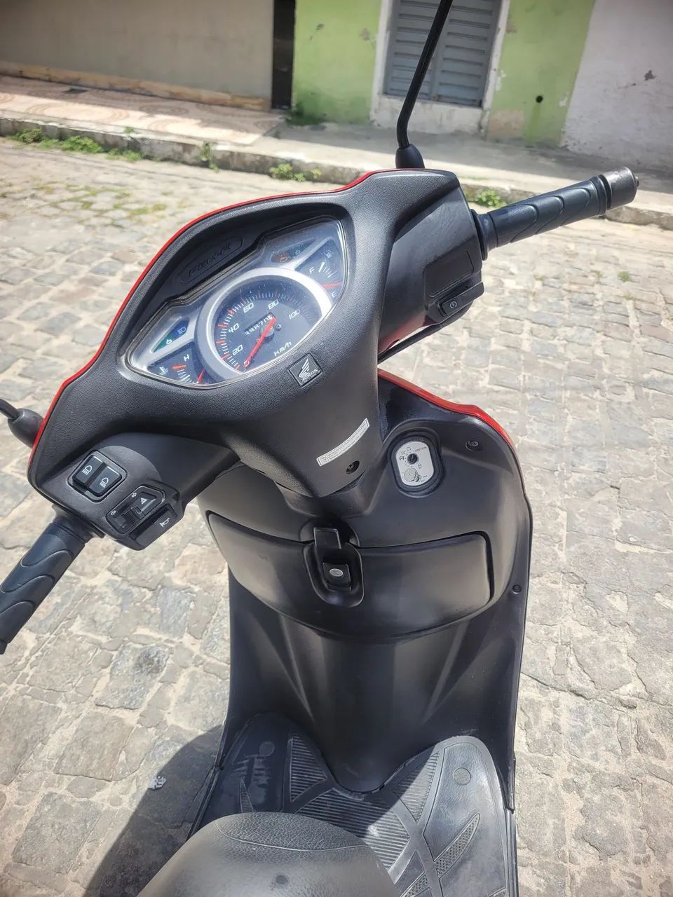 Lead 110 super conservada