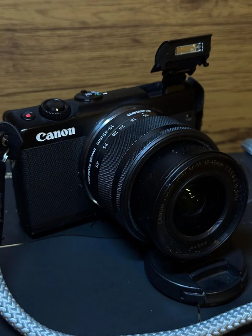 câmera canon EOS M100 
