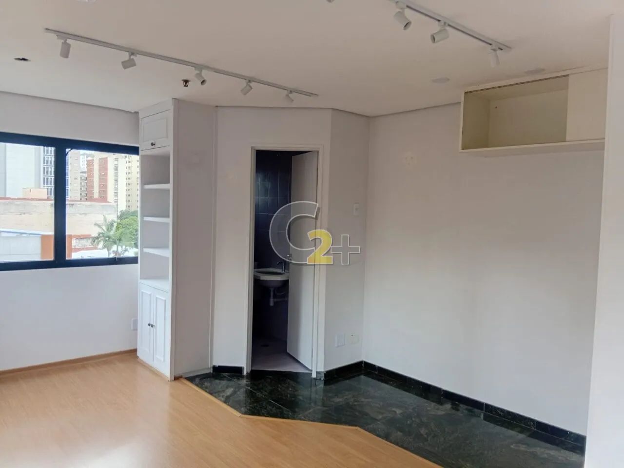 Sala comercial 37mts com 1 sala, banheiro, 1 vaga, elevador - Foto 3