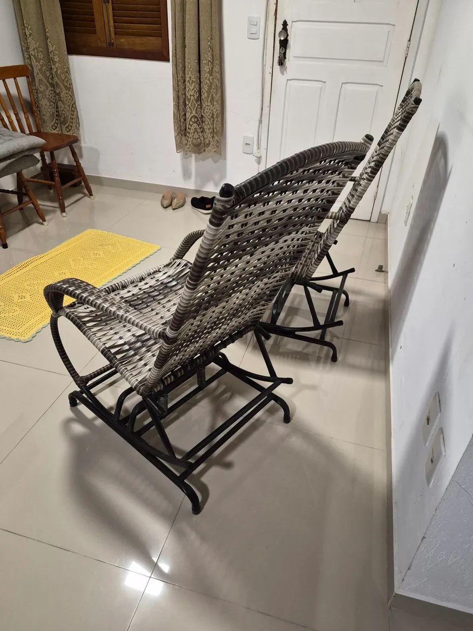 Vendo cadeiras de balanço em estado de nova - Foto 4