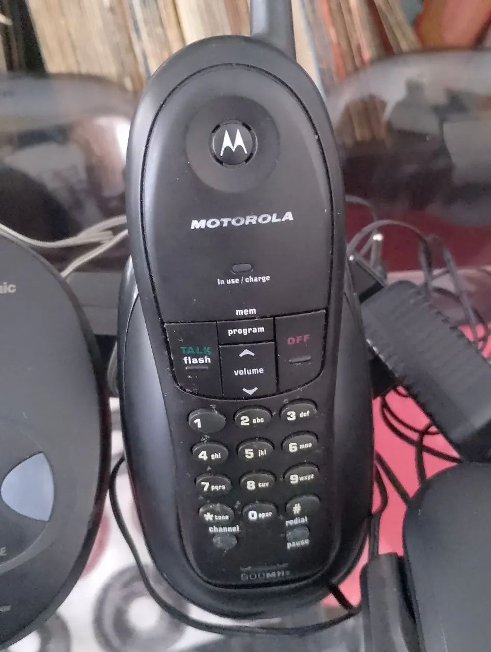 Telefones sem fio funcionando bem preço por unidade  Panasonic está sem bateria  - Foto 2