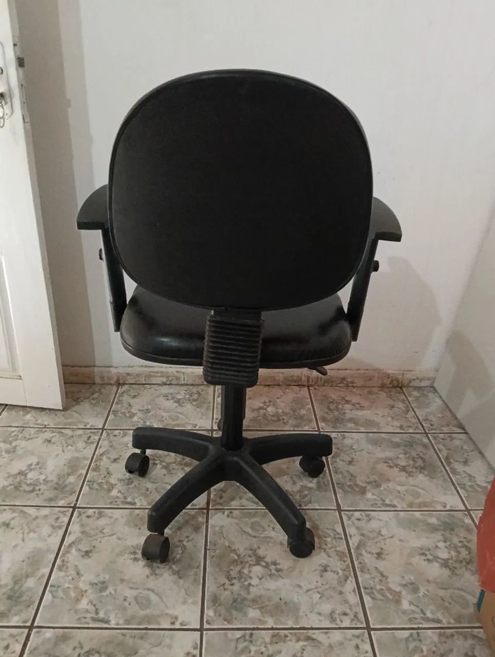 Cadeira de escritório preta - Foto 4