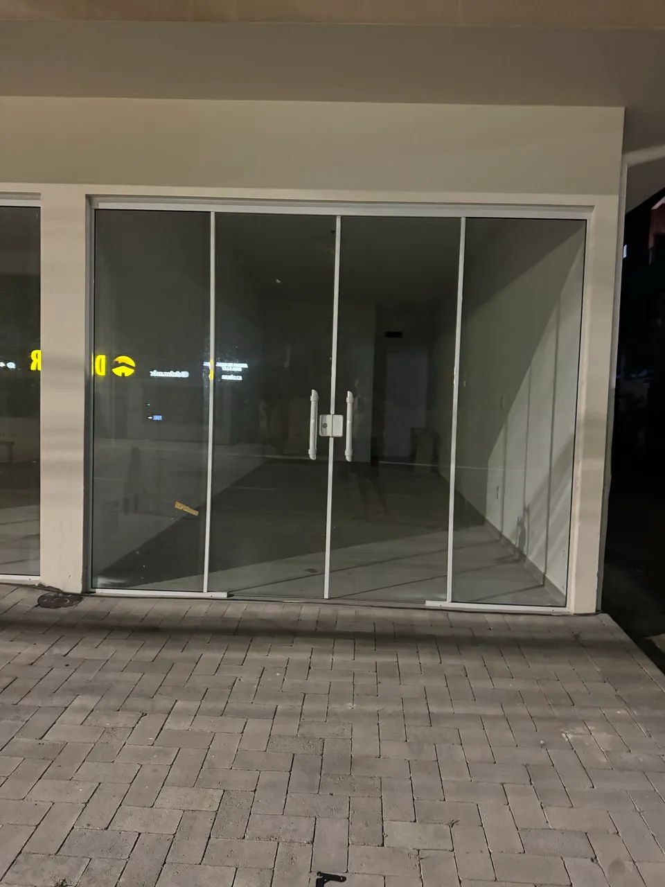 ALUGO SALAS COMERCIAIS PRAIA DO SANTINHO - Foto 4