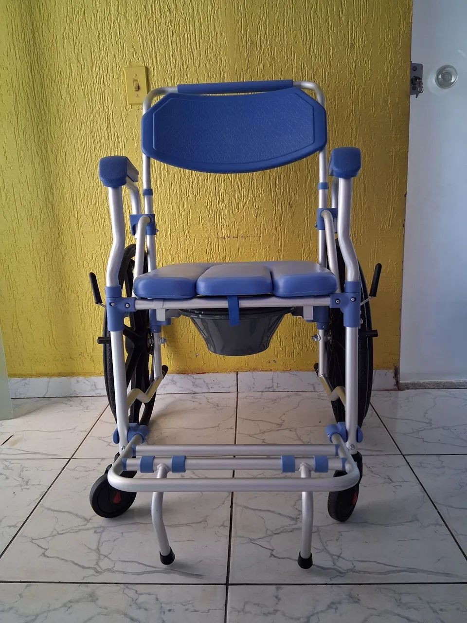 Cadeira de roda para banho Nova 