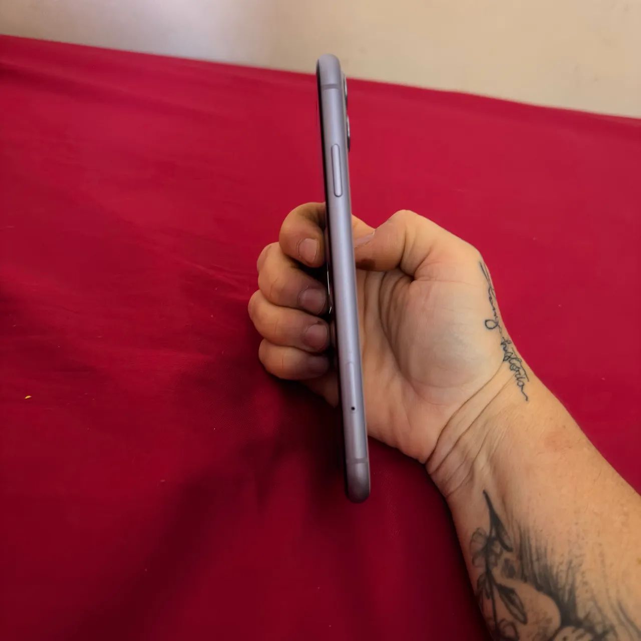 iPhone 11 64 gigas lilás impecável  - Foto 4
