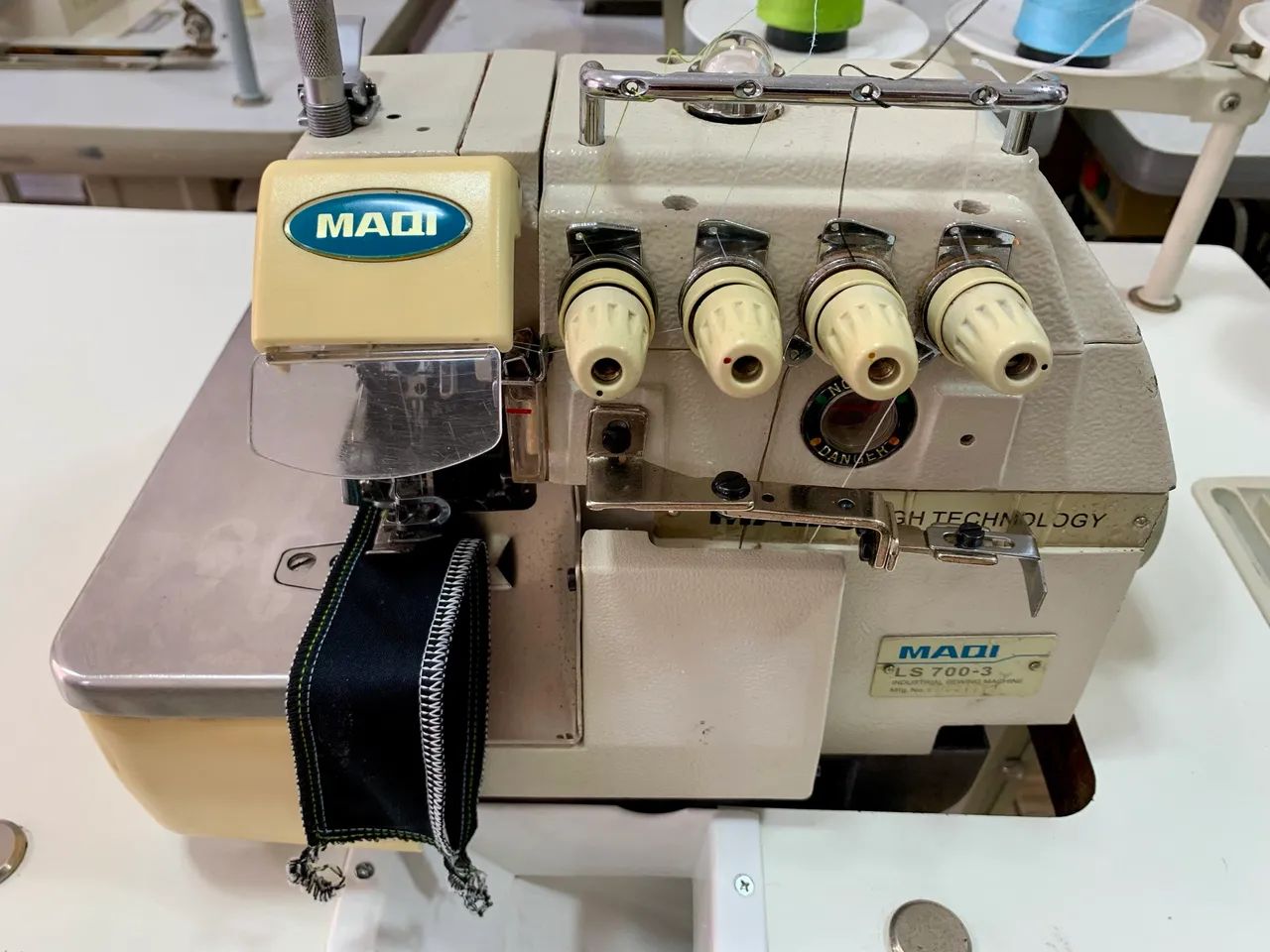 Máquina de costura Overlock ponto cadeia - Foto 5