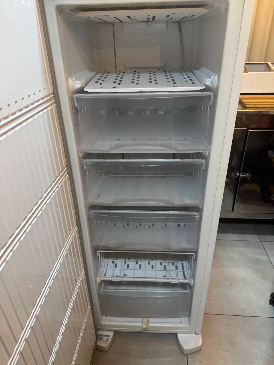 Freezer vertical Electrolux  - Foto 3