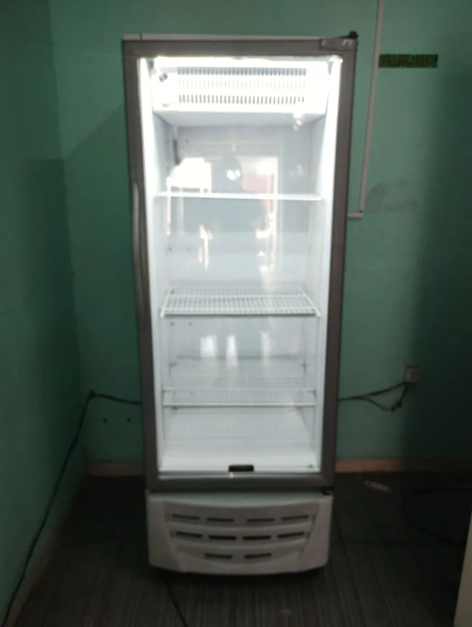 Vendo este expositor de bebidas esmaltec 